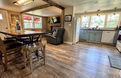 Mariposa Cabin | Eastwood Ravine Cabin w/Hot tub, pets on 40 acres!