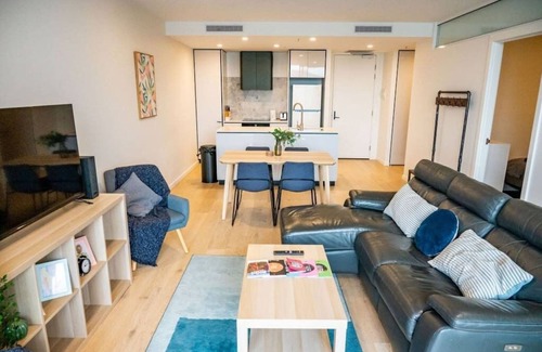 City West Apartment | Easy City Living | Parking | Pet friendly, CBD,ANU
