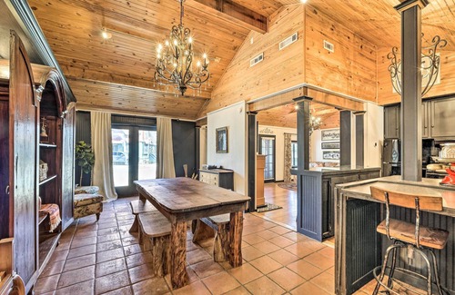 Eureka Springs Historic District Cottage | Eclectic 'Osage Cottage' in Historic District