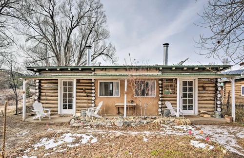 San Cristobal House | Eco Cabin w/ Mtn View - Near Taos Ski & Town!