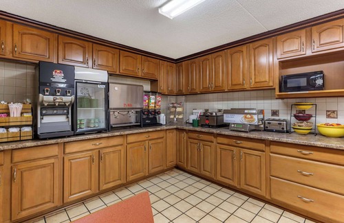 Cape Fear Hotel | Econo Lodge Fayetteville I-95