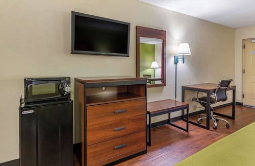 Cape Fear Hotel | Econo Lodge Fayetteville I-95