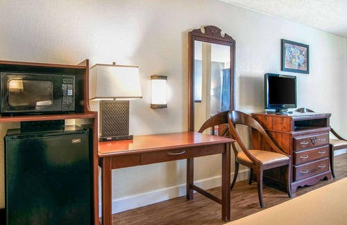 Fort Oglethorpe Hotel | Econo Lodge Inn & Suites near Chickamauga Battlefield