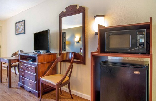 Fort Oglethorpe Hotel | Econo Lodge Inn & Suites near Chickamauga Battlefield