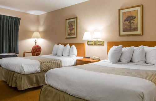 Columbus Hotel | Econo Lodge Inn & Suites Columbus near Fort Benning