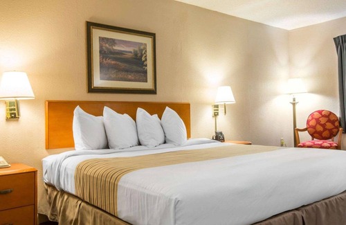 Columbus Hotel | Econo Lodge Inn & Suites Columbus near Fort Benning