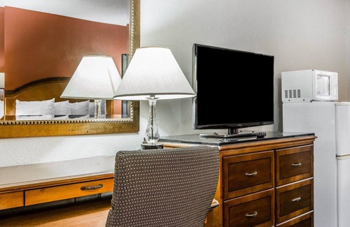 Enterprise Hotel | Econo Lodge Inn & Suites Enterprise