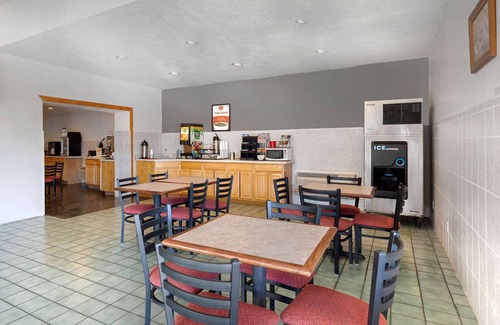 Polvadera Hotel | Econo Lodge Inn & Suites Socorro