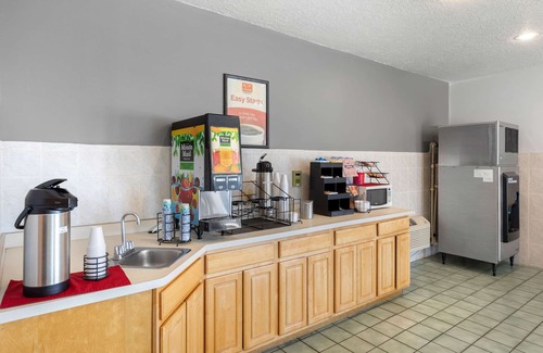 Polvadera Hotel | Econo Lodge Inn & Suites Socorro