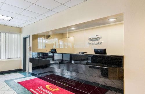 Chambersburg Hotel | Econo Lodge Inn & Suites Chambersburg Central