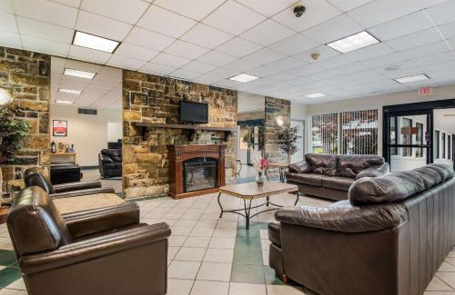 Chambersburg Hotel | Econo Lodge Inn & Suites Chambersburg Central