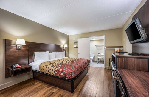 Huntsville Hotel | Econo Lodge Inn & Suites