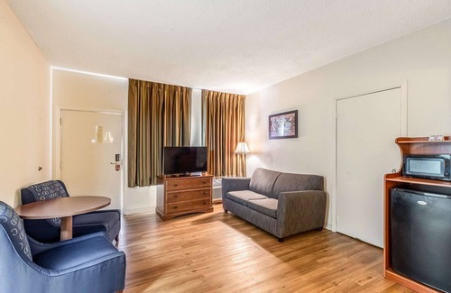 Lake City Hotel | Econo Lodge Lake City-North