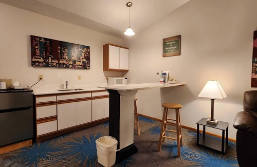 Manistique Hotel | Econo Lodge Lakeshore