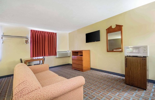Lansing Hotel | Econo Lodge Lansing - Leavenworth