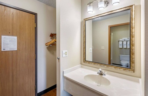 Del Camino Hotel | Econo Lodge Longmont East