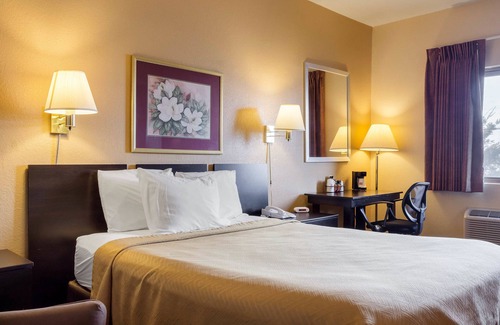 Luverne Hotel | Econo Lodge Luverne I-90