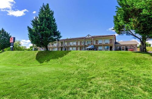 Lynchburg Cabin | Econo Lodge Lynchburg