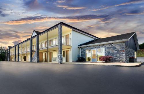 Lynchburg Cabin | Econo Lodge Lynchburg