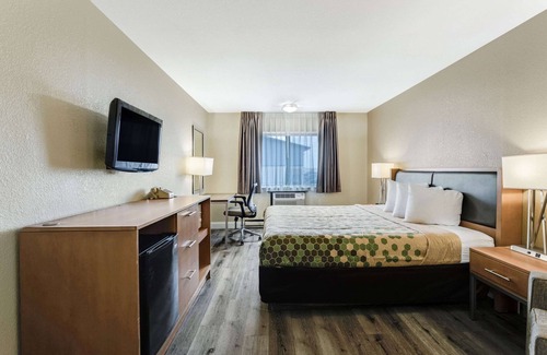 Madison Hotel | Econo Lodge Madison East