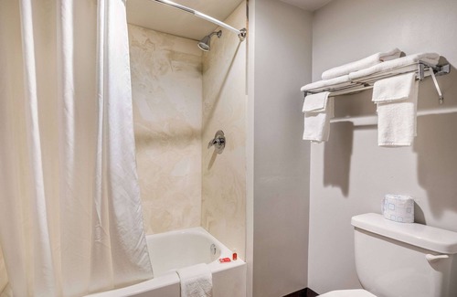 Milwaukee Hotel | Econo Lodge Milwaukee Airport