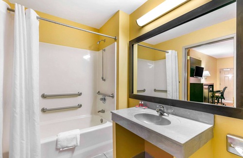 Northport Hotel | Econo Lodge Northport - Tuscaloosa