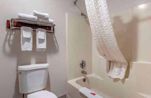 Parkrose Hotel | Econo Lodge Portland Airport
