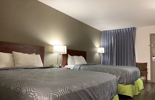 Troy Hotel | Econo Lodge Troy