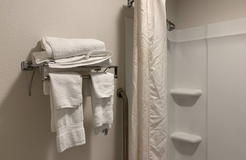 Troy Hotel | Econo Lodge Troy