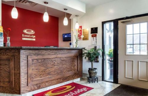 Sunset Hills Cabin | Econo Lodge University