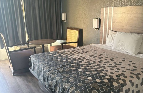 Calhoun Hotel | Econo Lodge