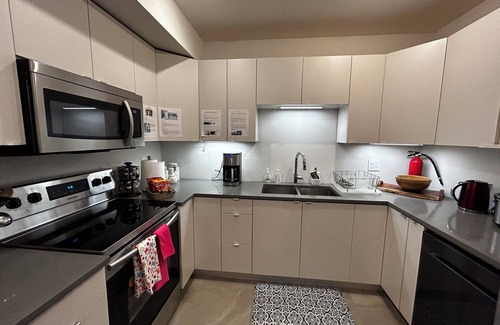Edgemont Villa | Edgemont Jewel in the heart of Edgemont Village - Perfect destination.