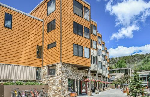 Lakeside Village House | Edgewater 1448 by SummitCove Lodging