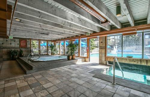 Lakeside Village House | Edgewater 1448 by SummitCove Lodging