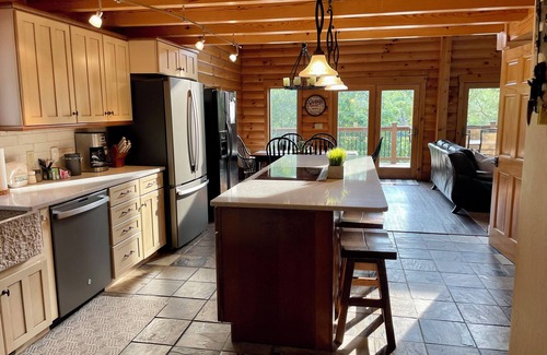 Sylvan Shores Cabin | Edgewater Lodge - Luxury Waterfront 4BR Log Cabin on Beaver Lake secluded cove!