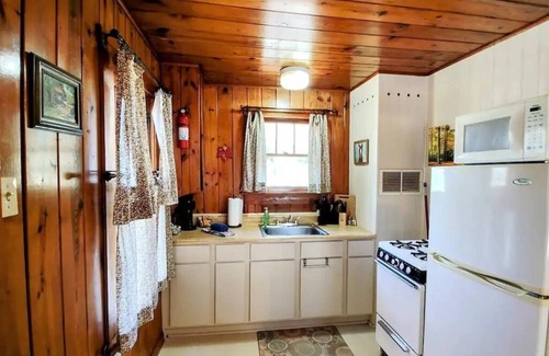 Mid America Cottage | Edgewater Resort 1 Bedroom - Pet Friendly