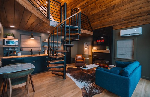Apple Creek House | Edinburgh Escape | Hot Tub, Fire Pit + Grill