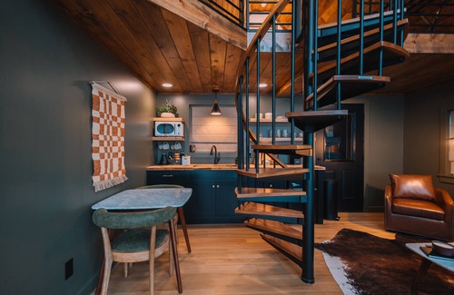 Apple Creek House | Edinburgh Escape | Hot Tub, Fire Pit + Grill
