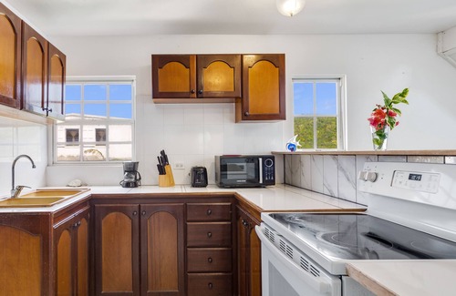 Sandy Ground Hotel | Edwards Guesthouse