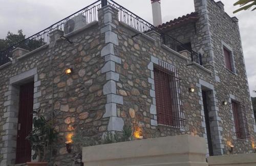 Toriza House | Efterpi's Tower House! εύ τέρπω she who brings joy