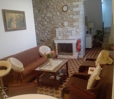 Toriza House | Efterpi's Tower House! εύ τέρπω she who brings joy