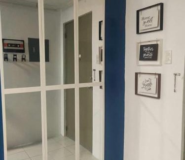 Balibago Bed & Breakfast | El Cozy Woody Near Enchanted Kingdom