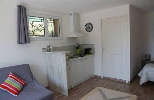 Lodeve Apartment | "El Patio", Appartement Calme, Piscine et Belle vue
