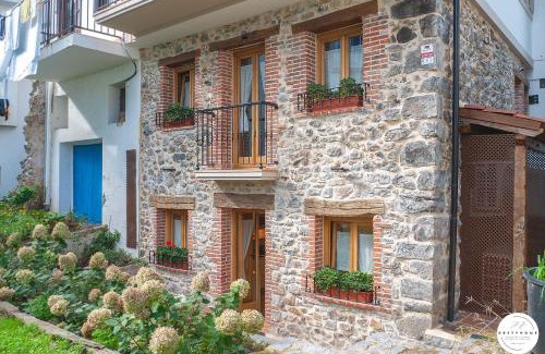 Castro Urdiales Apartment | El Patio de Vespasiano-Calera- vistas a la iglesia junto al puerto