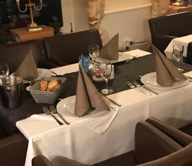 Bleckede Hotel | Elbhotel Bleckede am Hafen