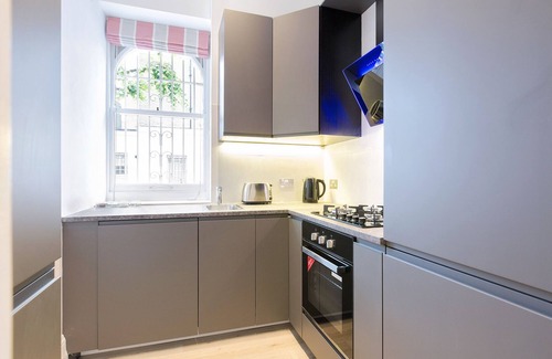 Redcliffe Apartment | Elegant 2 bedrooms apt in Chelsea with patio