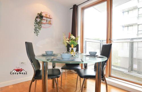 Reading Apartment | Elegant Central Self Contained Flat by CozyNest.