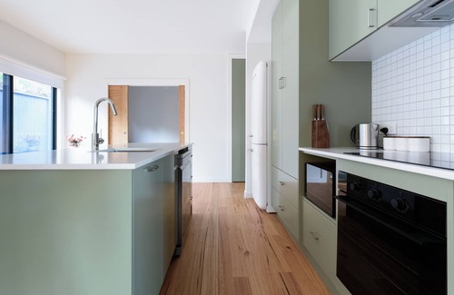 South Launceston House | Elegant City-Edge Home Near Launceston Hospital