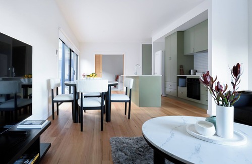 South Launceston House | Elegant City-Edge Home Near Launceston Hospital