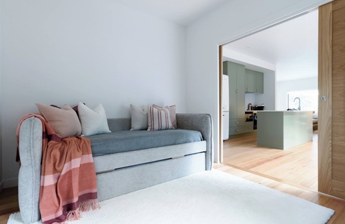 South Launceston House | Elegant City-Edge Home Near Launceston Hospital